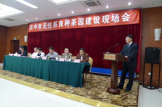 东裕公司张为国董事长在会上交流经验
